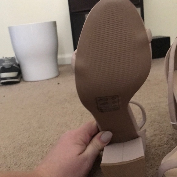 Open toed block heels - Picture 2 of 2